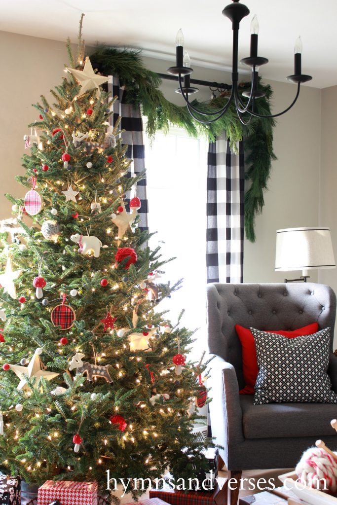 living-room-christmas-tree-1