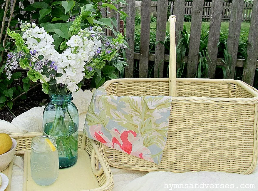 Vintage Picnic Basket with Removable Lid