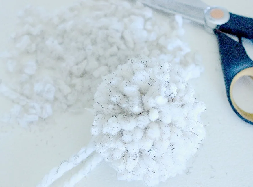 How to Make A Pom Pom Out of Yarn - Jessica Welling Interiors