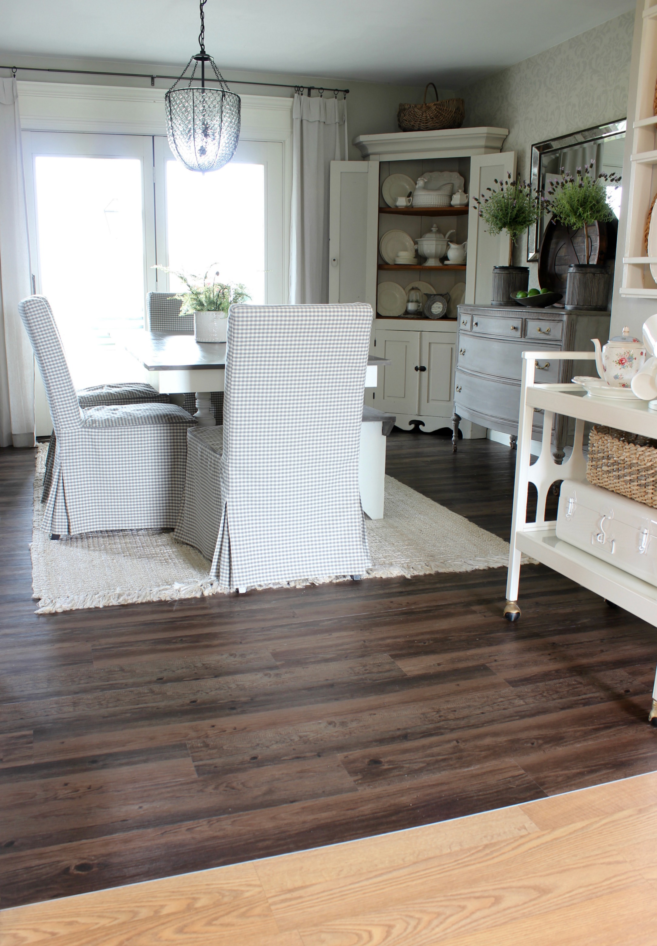 How To Pick A Good Luxury Vinyl Plank Flooring