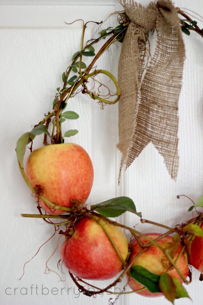 applewreath4 - DIY Fall Wreath Ideas