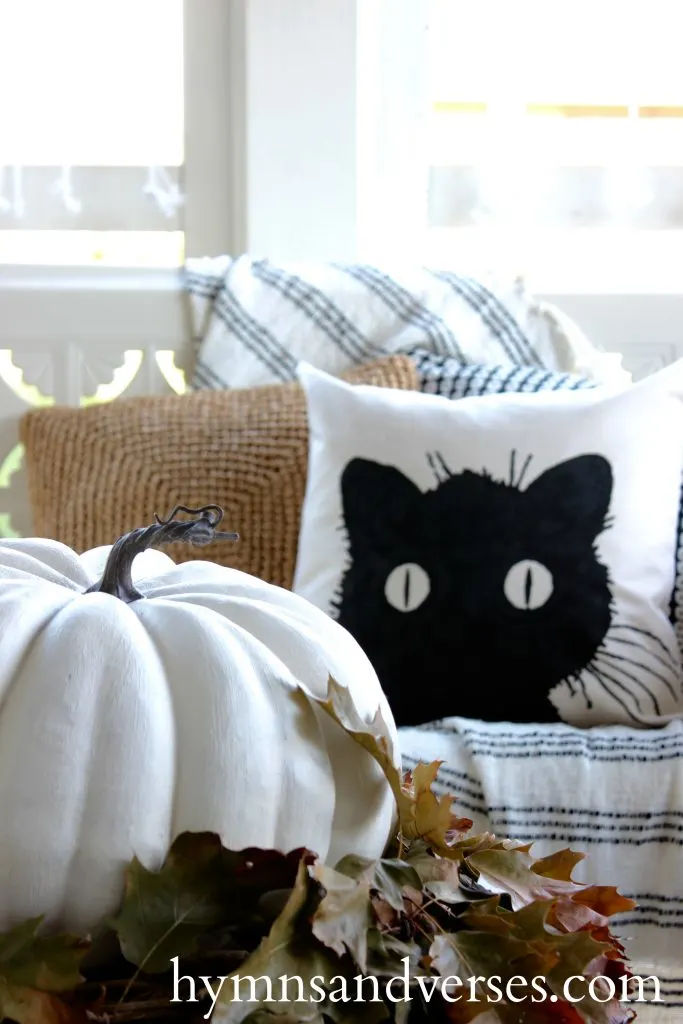 DIY Black Cat Pillow Cover 