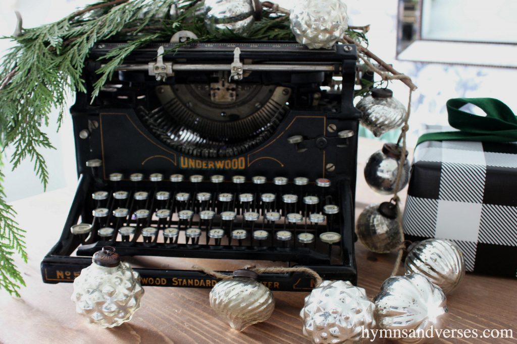 2017 Christmas Tour - Vintage Underwood Typewriter