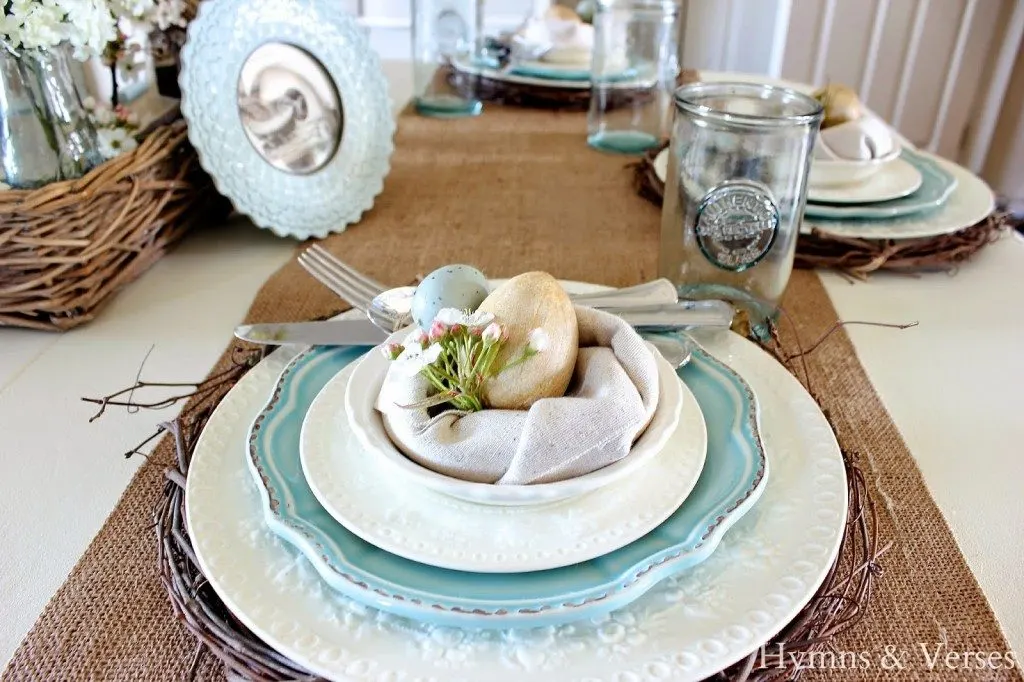 Last Minute Easter Ideas - Bird Nest Napkin Fold