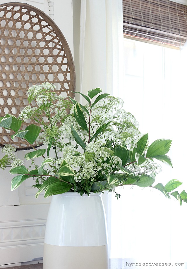 Summer Queen Anne's Lace Flower Arrangement