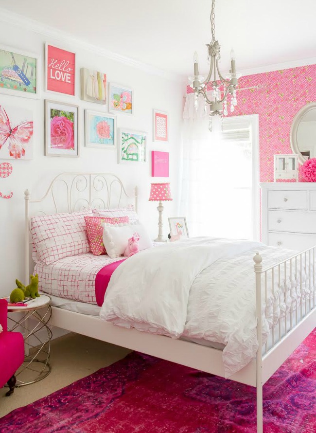 Girl bedroom in pink and white palette