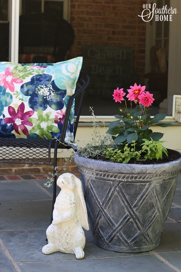 DIY Faux aged concrete planter - patio decor