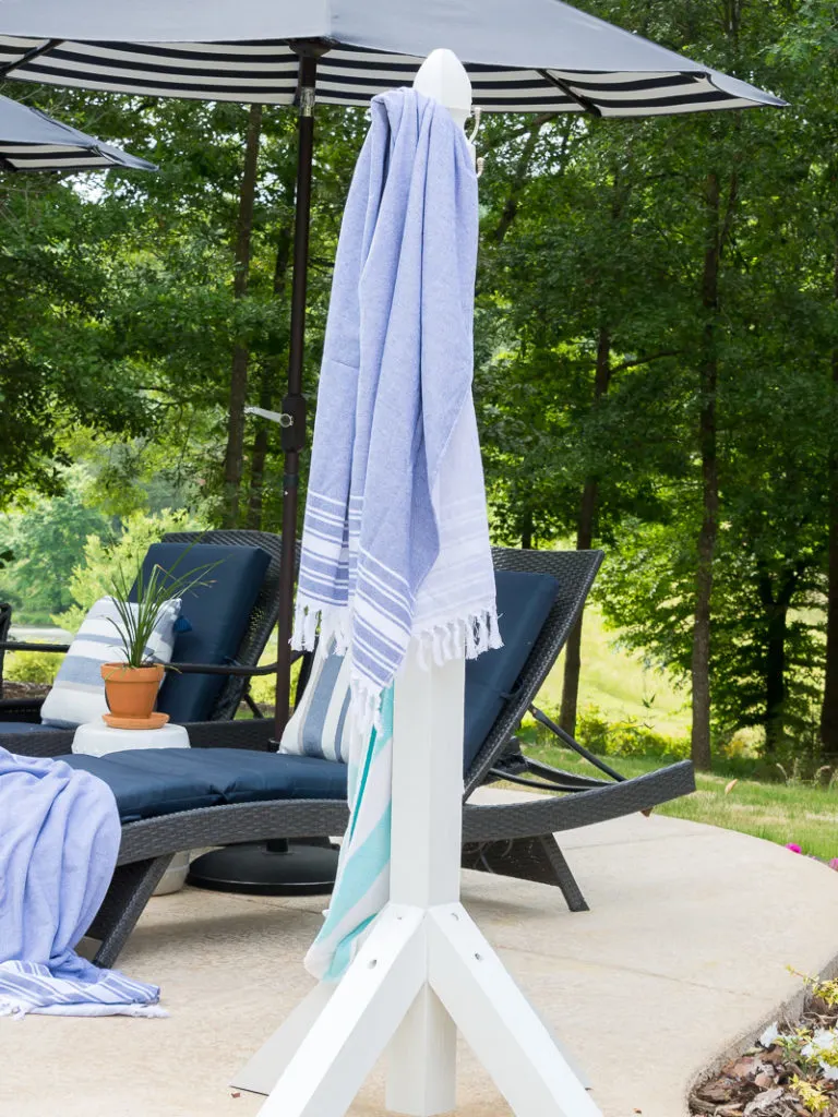 DIY Poolside Towel Holder - Duke Manor Farm