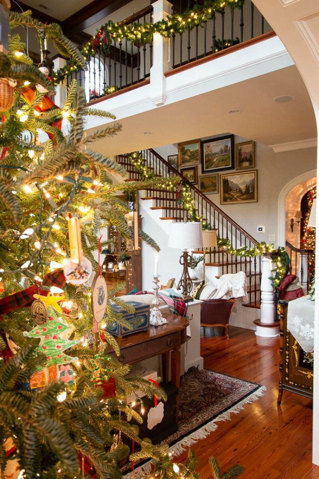 Christmas Family Room - Our Southern Home