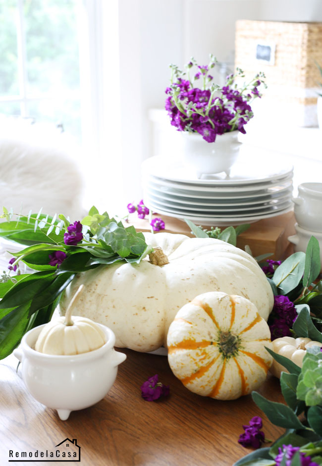 Fall Tablescape - RemodelaCasa