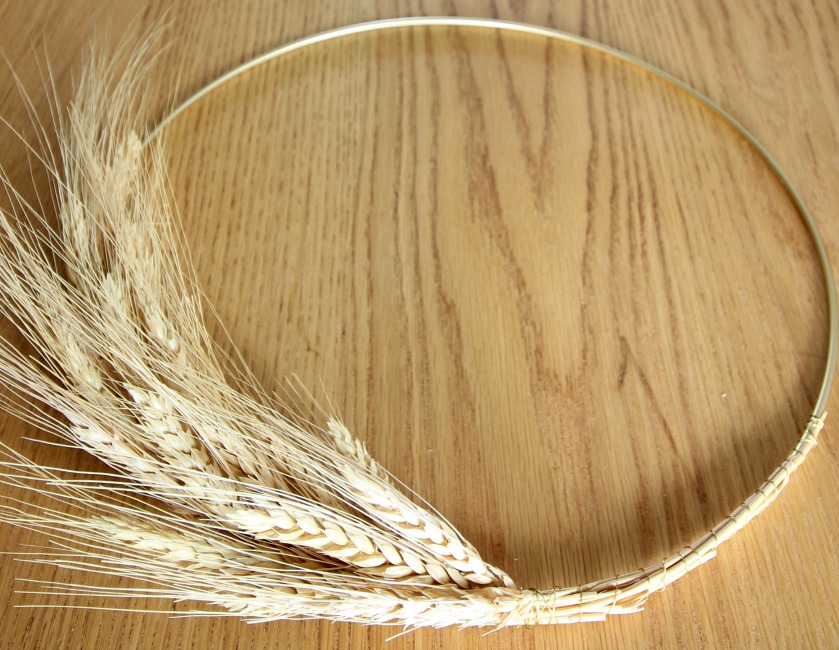 Make a Wheat Hoop Wreath
