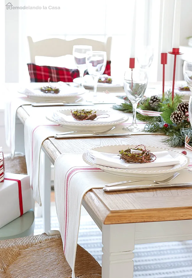 Holiday Tablescape - RemodelaCasa