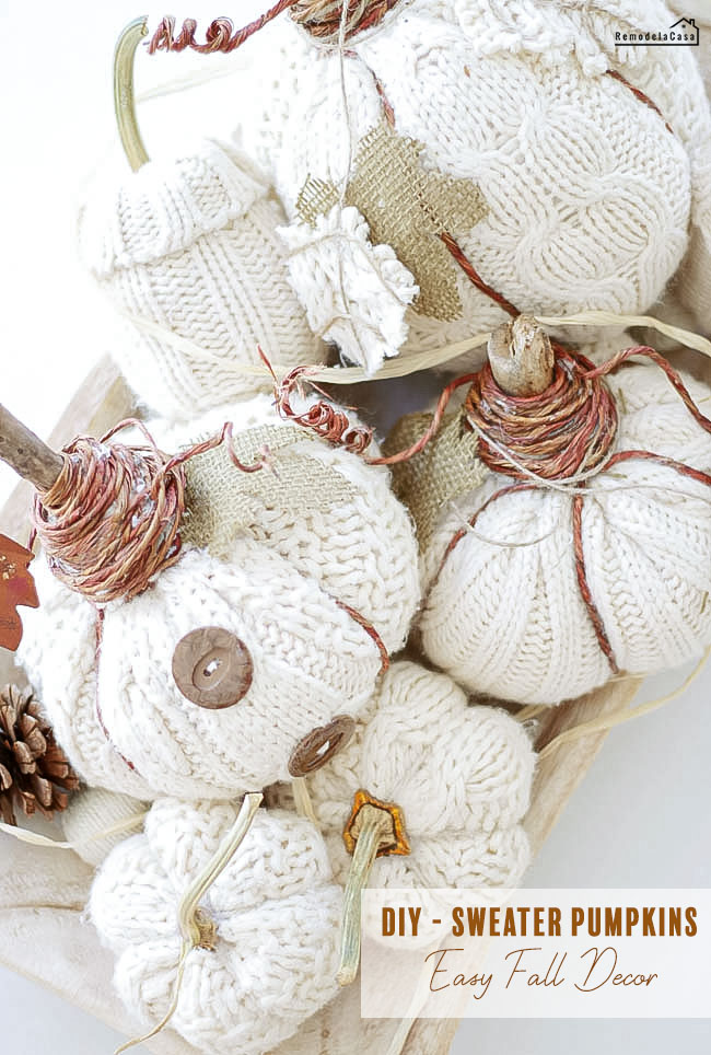 RemodelaCasa - DIY Sweater Pumpkins