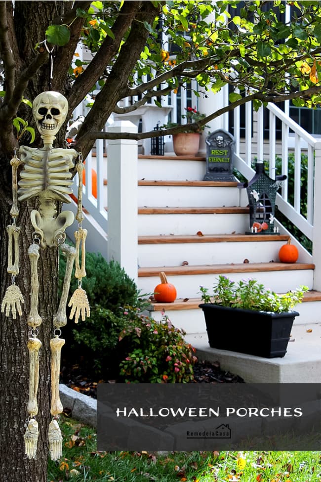 Halloween Porches - RemodelaCasa